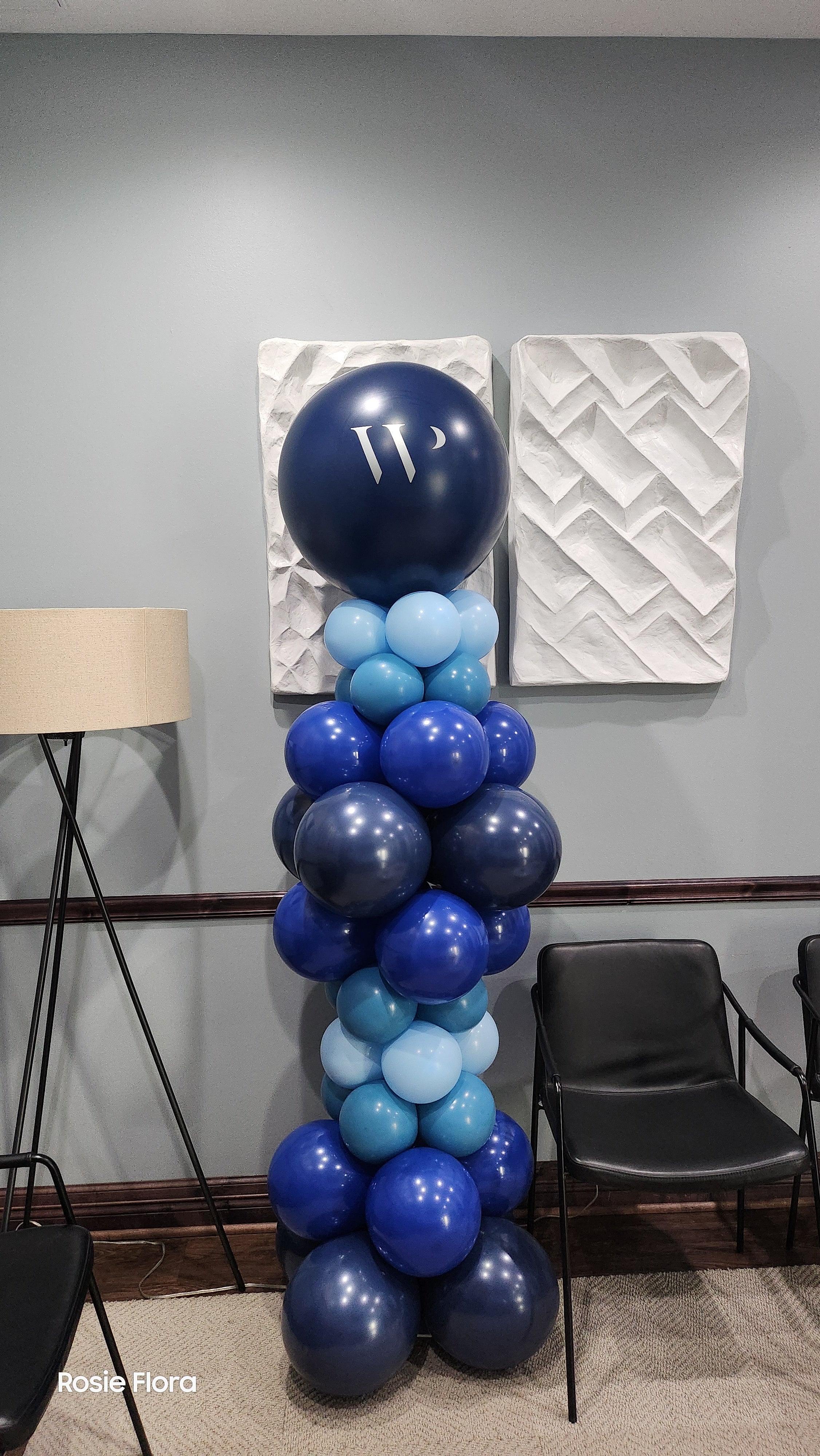 7 ft balloon column